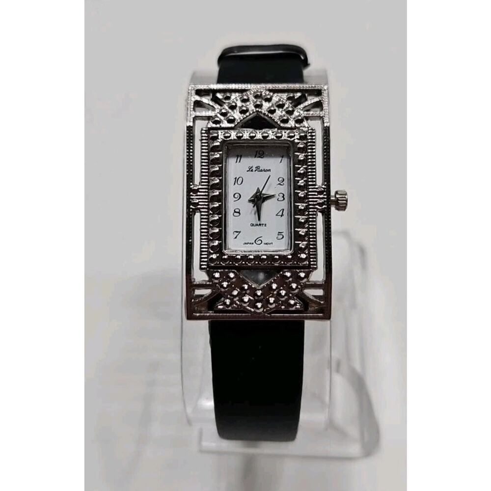 Le Baron Womens Silver Tone Fashion Watch New Battery W138